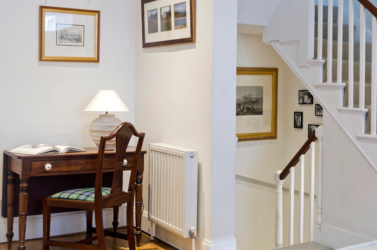 View Large 4-Bed House with a Garden, Fulham in Waterford Road 41 SW6 2DT Large 4-Bed House with a Garden, Fulham in Waterford Road 41 SW6 2DT - Property image 31 - VivreStays