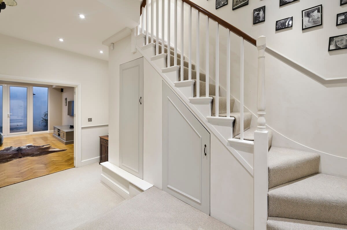 View Large 4-Bed House with a Garden, Fulham in Waterford Road 41 SW6 2DT Large 4-Bed House with a Garden, Fulham in Waterford Road 41 SW6 2DT - Property image 33 - VivreStays