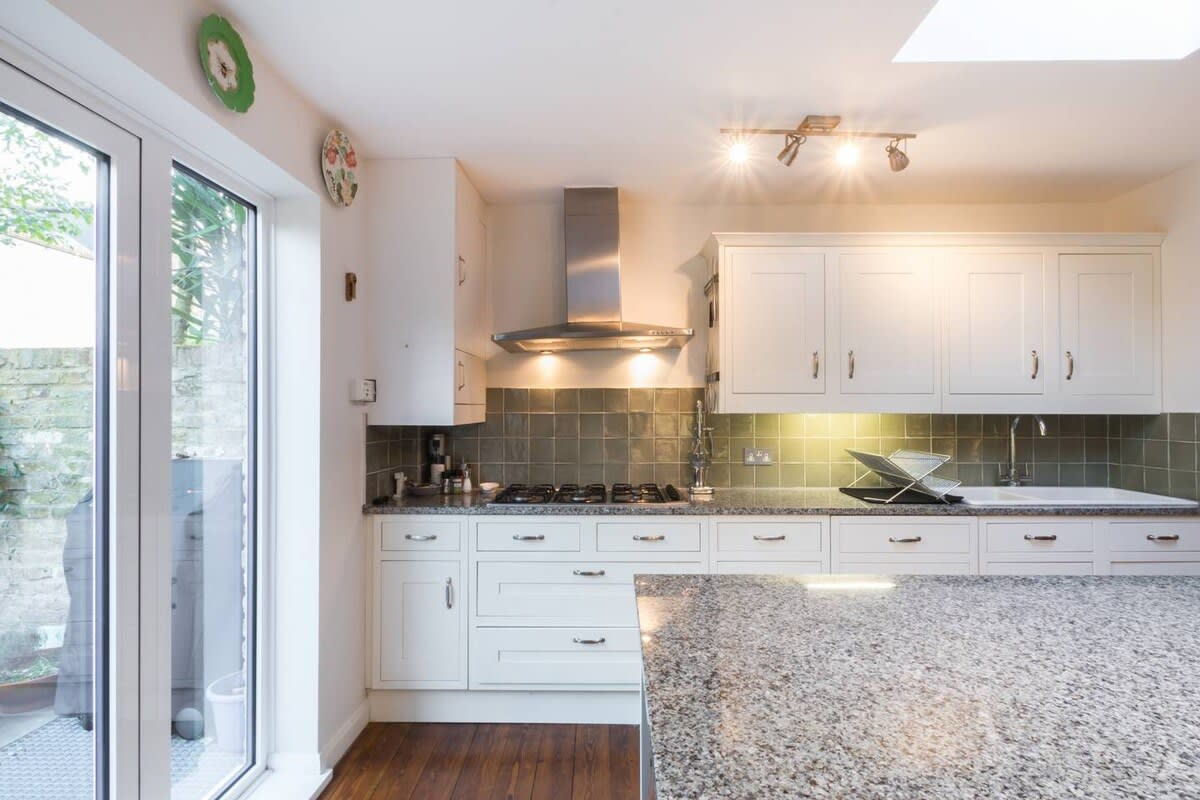 View Large 4-Bed House with a Garden, Fulham in Waterford Road 41 SW6 2DT Large 4-Bed House with a Garden, Fulham in Waterford Road 41 SW6 2DT - Property image 7 - VivreStays