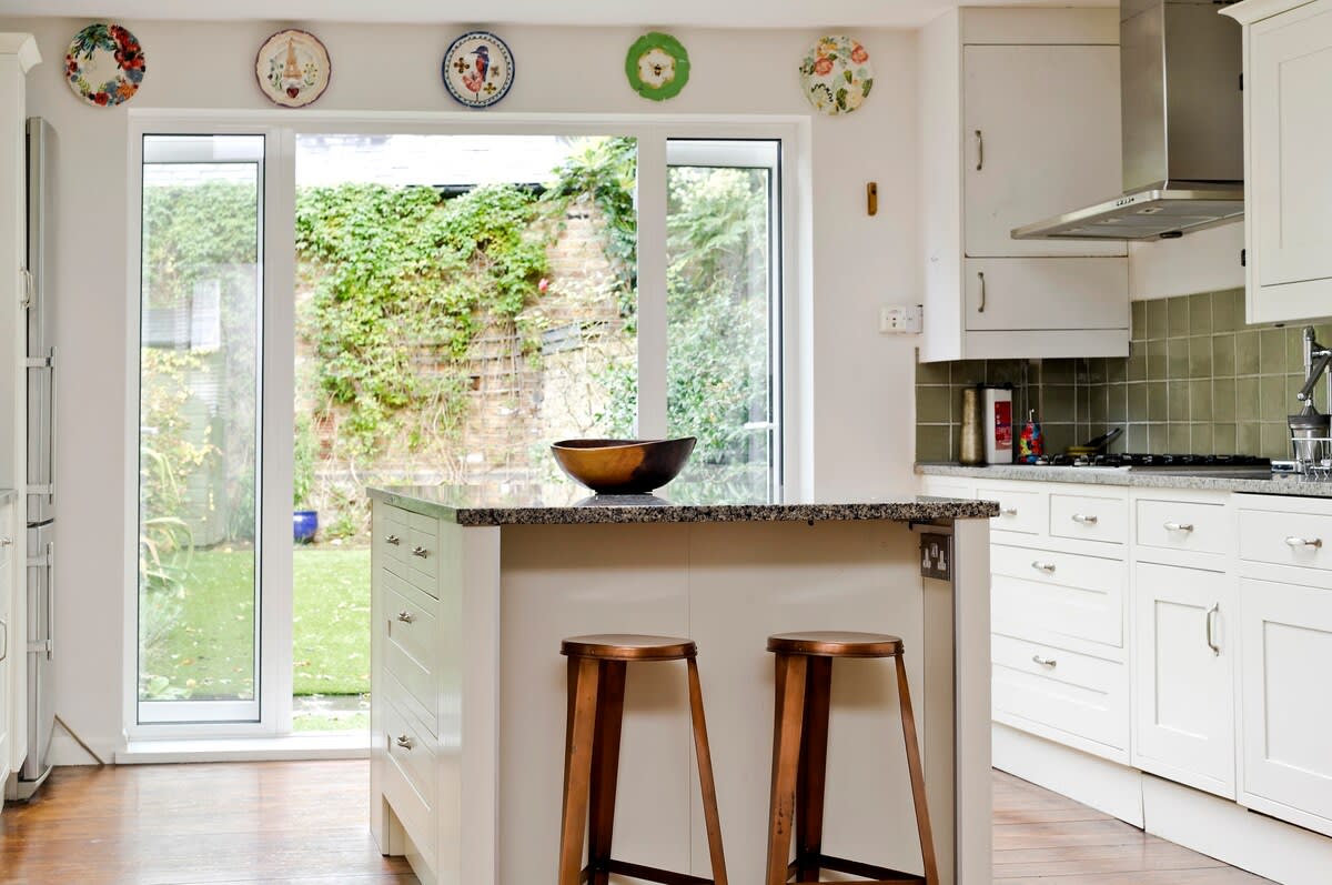 View Large 4-Bed House with a Garden, Fulham in Waterford Road 41 SW6 2DT Large 4-Bed House with a Garden, Fulham in Waterford Road 41 SW6 2DT - Property image 6 - VivreStays