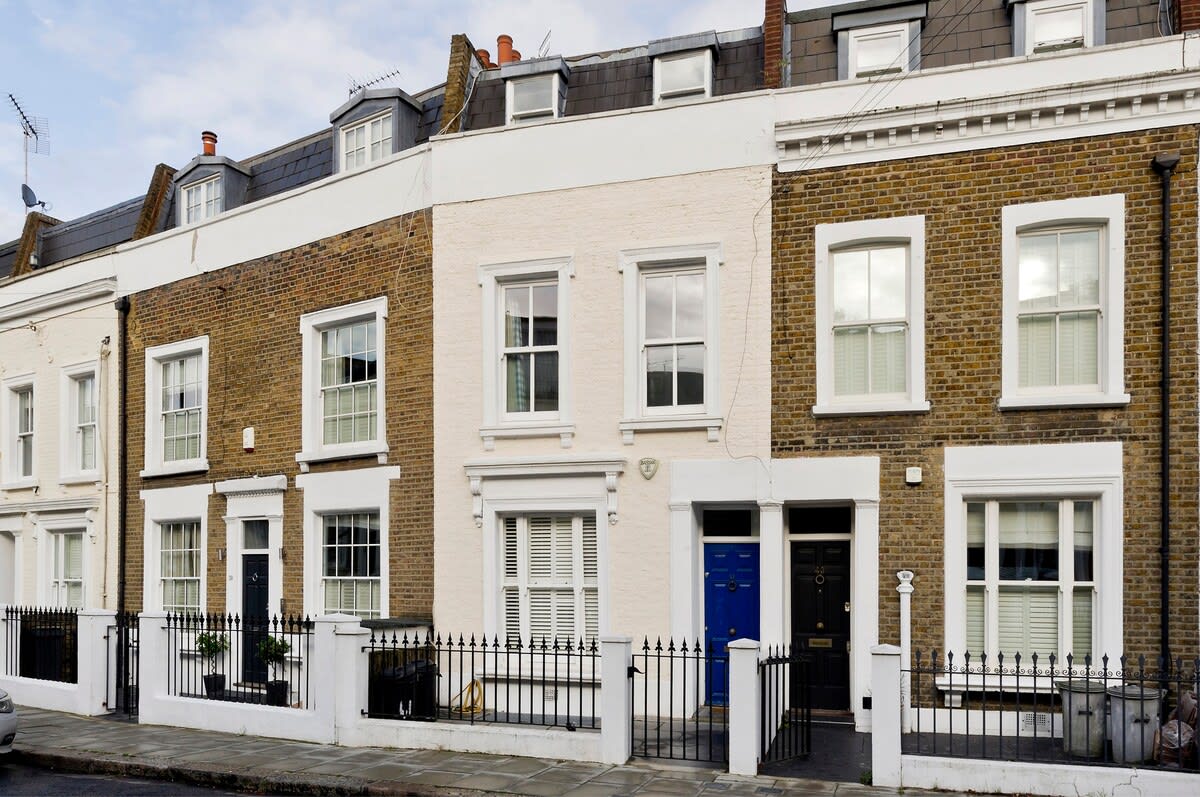 View Large 4-Bed House with a Garden, Fulham in Waterford Road 41 SW6 2DT Large 4-Bed House with a Garden, Fulham in Waterford Road 41 SW6 2DT - Property image 36 - VivreStays