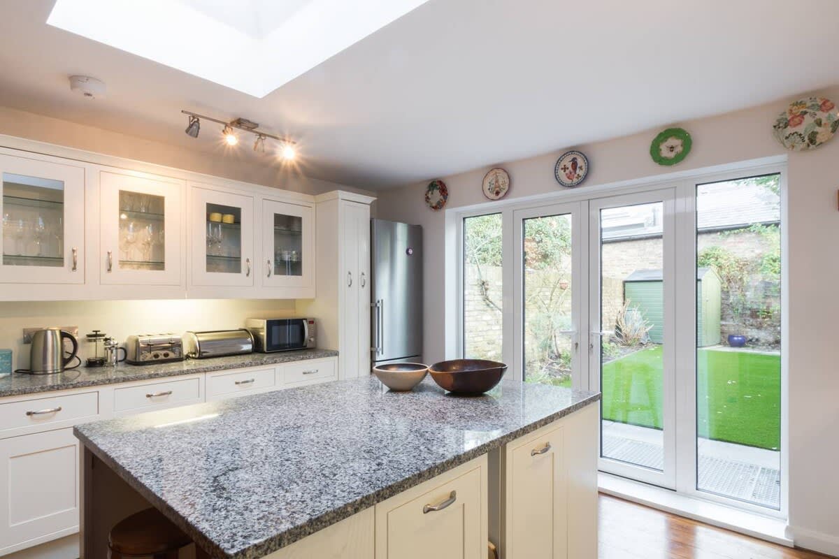 View Large 4-Bed House with a Garden, Fulham in Waterford Road 41 SW6 2DT Large 4-Bed House with a Garden, Fulham in Waterford Road 41 SW6 2DT - Property image 5 - VivreStays