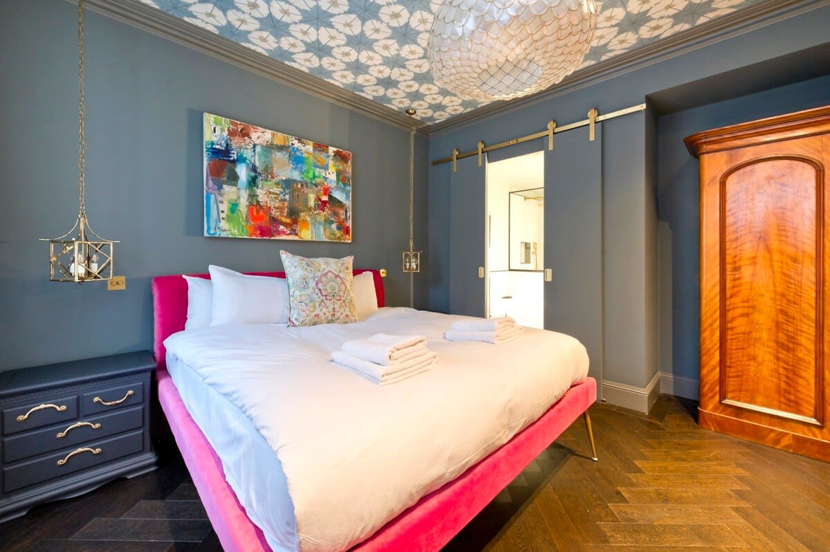 Colourful 3 Bed Kensington Garden Flat in Courtfield Gardens 20 SW5 0PD - Property image 18 - VivreStays