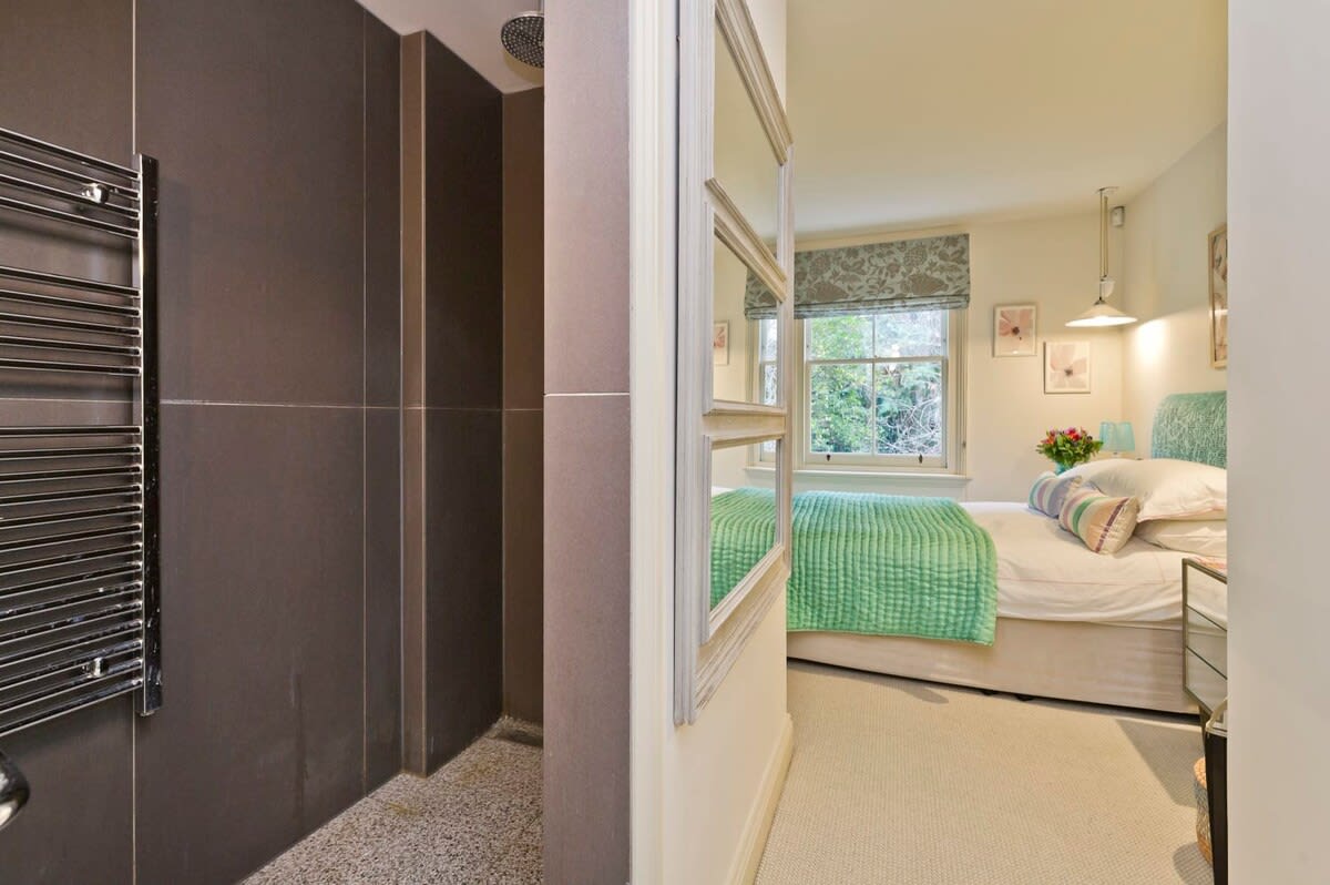 View Charming 1 Bed Flat, Chelsea in Westgate Terrace 26 SW10 9BJ Charming 1 Bed Flat, Chelsea in Westgate Terrace 26 SW10 9BJ - Property image 6 - VivreStays