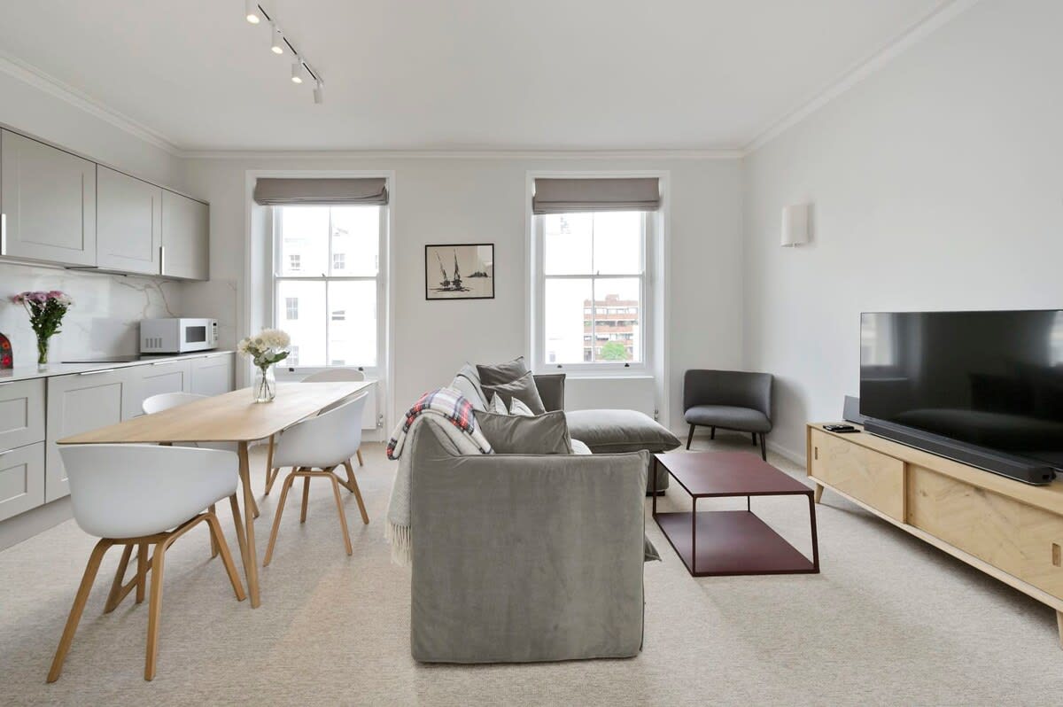 Large & Wonderful 1 Bed, Pimlico in Belgrave Road 130 SW1V 2BL - Property image 2 - VivreStays