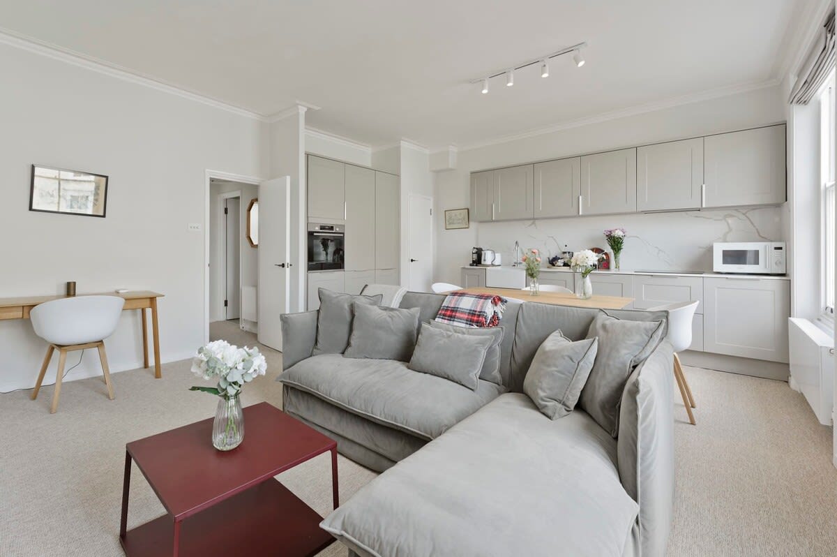 Large & Wonderful 1 Bed, Pimlico in Belgrave Road 130 SW1V 2BL - Property image 10 - VivreStays
