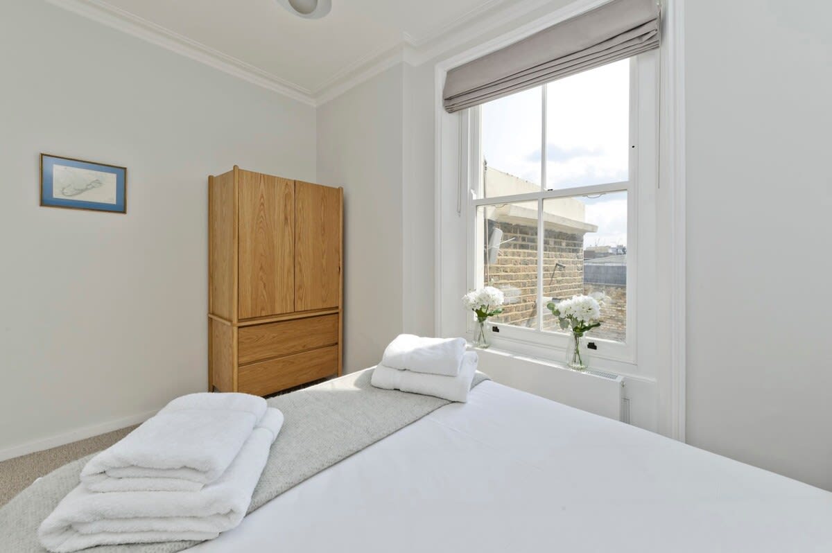 Large & Wonderful 1 Bed, Pimlico in Belgrave Road 130 SW1V 2BL - Property image 12 - VivreStays