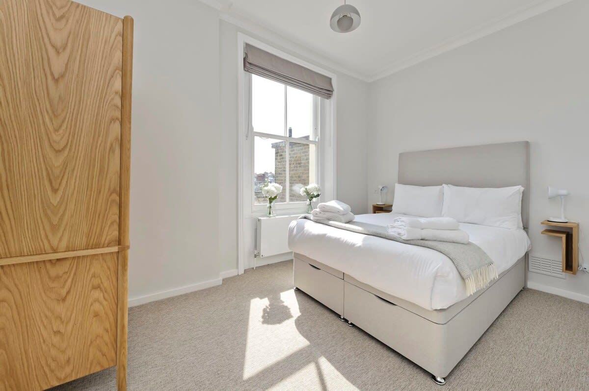 Large & Wonderful 1 Bed, Pimlico in Belgrave Road 130 SW1V 2BL - Property image 3 - VivreStays