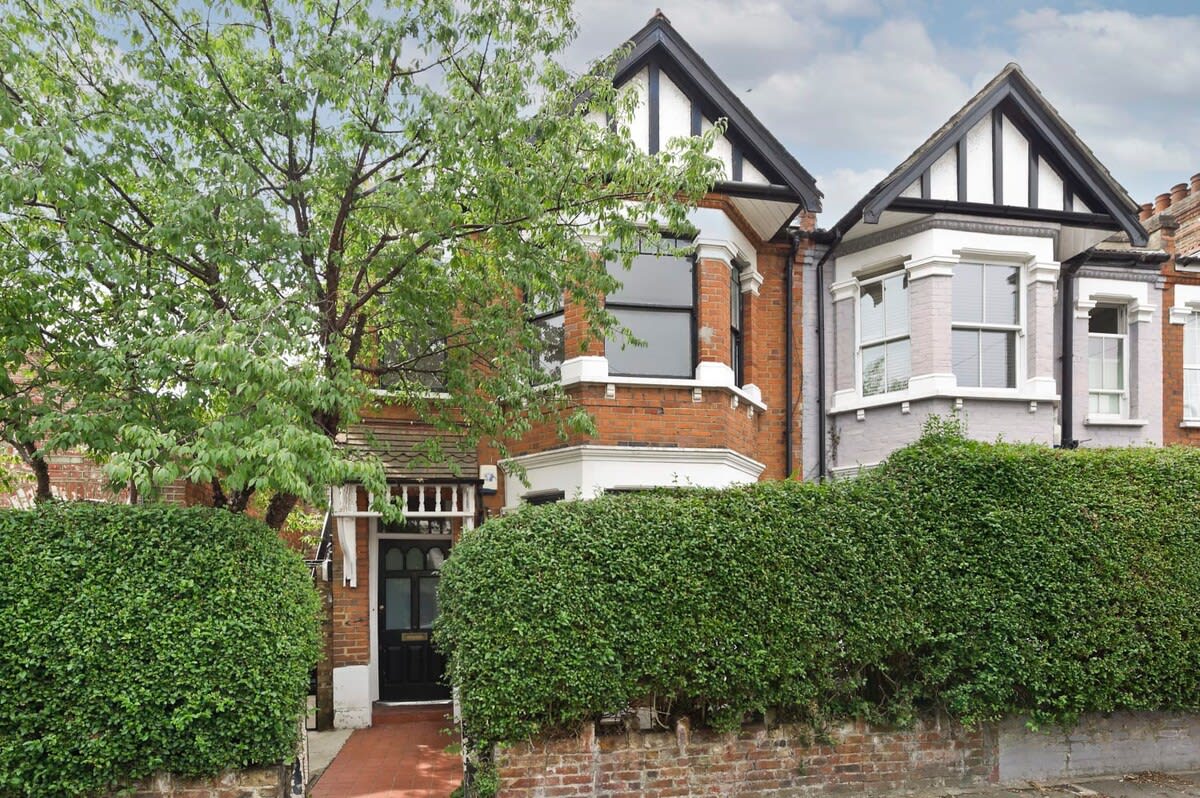 Gorgeous 1 Bed Garden Flat, Kensal in Doyle Gardens 2 NW10 3DA - Property image 12 - VivreStays
