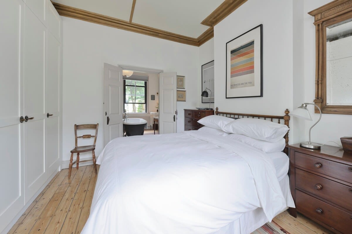Gorgeous 1 Bed Garden Flat, Kensal in Doyle Gardens 2 NW10 3DA - Property image 2 - VivreStays