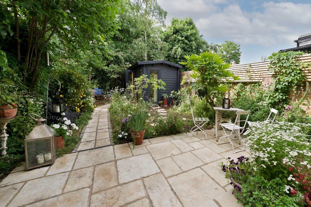 Gorgeous 1 Bed Garden Flat, Kensal in Doyle Gardens 2 NW10 3DA - Property image 6 - VivreStays
