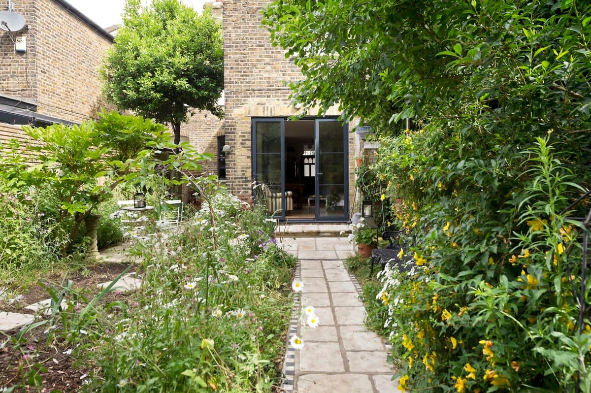 Gorgeous 1 Bed Garden Flat, Kensal in Doyle Gardens 2 NW10 3DA - Property image 10 - VivreStays