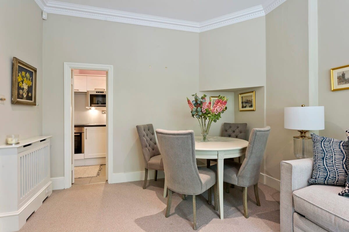 Spacious Studio Flat, Holland Park in 85 Holland Park W11 3RZ - Property image 11 - VivreStays