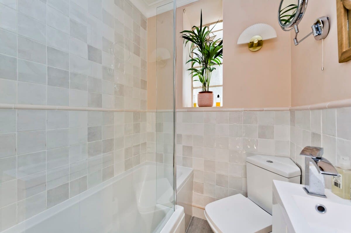 Spacious Studio Flat, Holland Park in 85 Holland Park W11 3RZ - Property image 15 - VivreStays