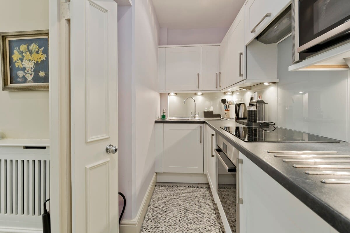 Spacious Studio Flat, Holland Park in 85 Holland Park W11 3RZ - Property image 4 - VivreStays