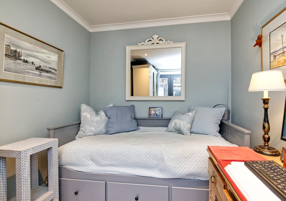Gorgeous 4-bed House Near Museums & Hyde Park in 41 Queen's Gate Mews SW7 5QN - Property image 8 - VivreStays