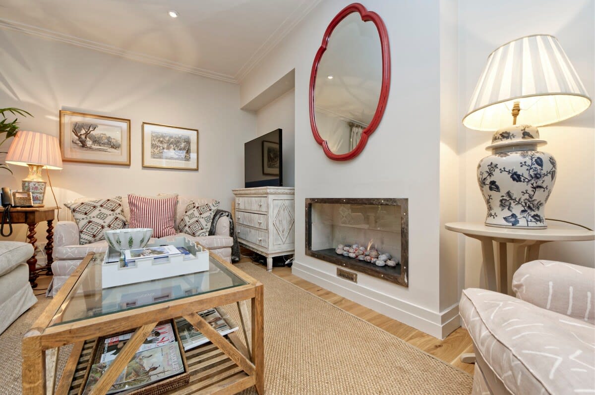 Gorgeous 4-bed House Near Museums & Hyde Park in 41 Queen's Gate Mews SW7 5QN - Property image 16 - VivreStays