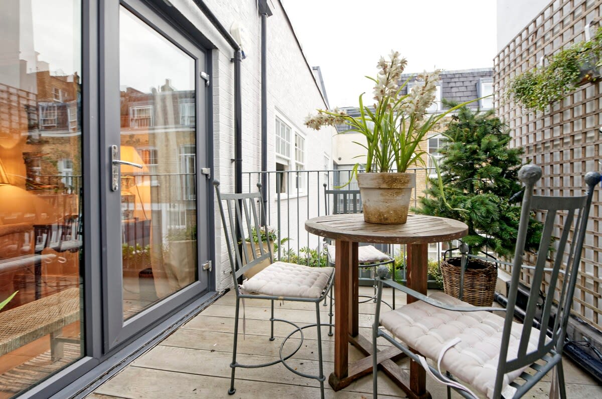 Gorgeous 4-bed House Near Museums & Hyde Park in 41 Queen's Gate Mews SW7 5QN - Property image 17 - VivreStays