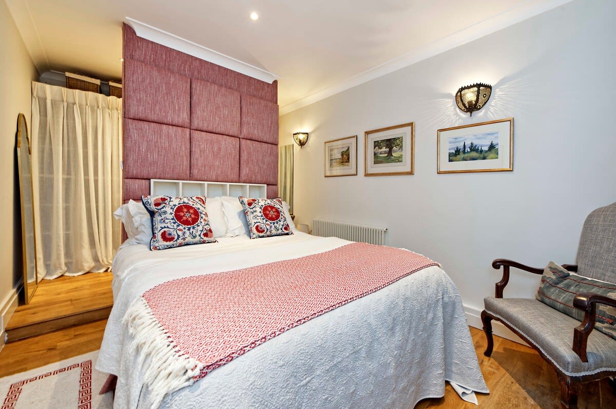 Gorgeous 4-bed House Near Museums & Hyde Park in 41 Queen's Gate Mews SW7 5QN - Property image 3 - VivreStays