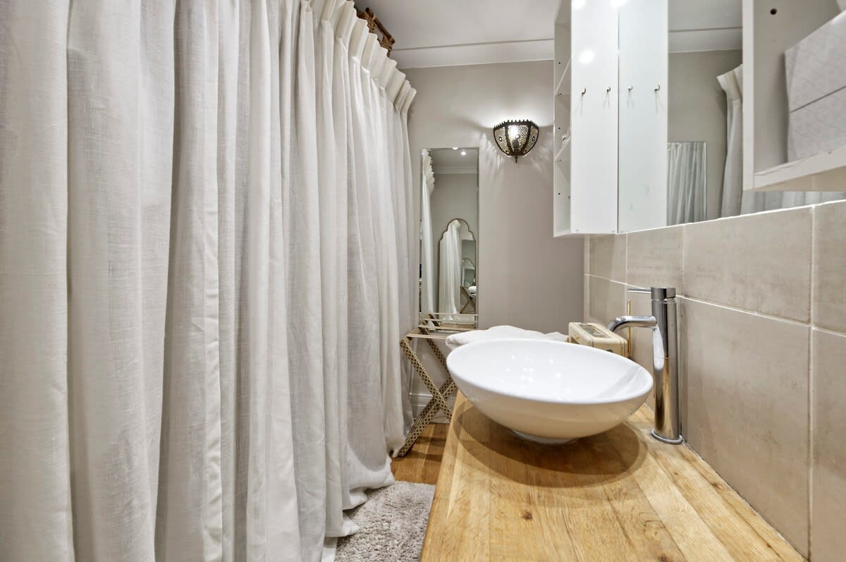 Gorgeous 4-bed House Near Museums & Hyde Park in 41 Queen's Gate Mews SW7 5QN - Property image 13 - VivreStays