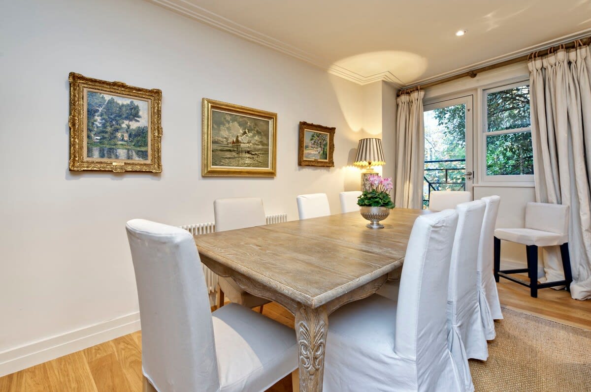 Gorgeous 4-bed House Near Museums & Hyde Park in 41 Queen's Gate Mews SW7 5QN - Property image 20 - VivreStays