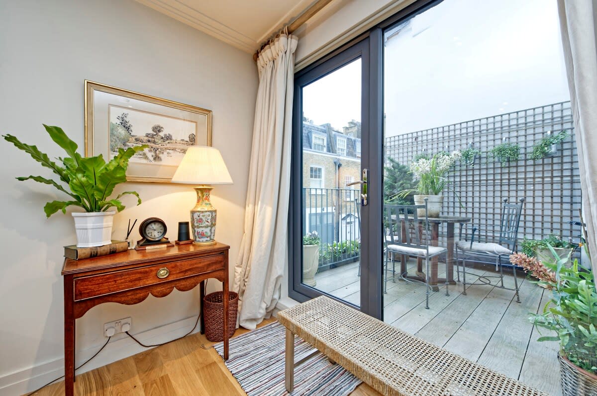 Gorgeous 4-bed House Near Museums & Hyde Park in 41 Queen's Gate Mews SW7 5QN - Property image 5 - VivreStays