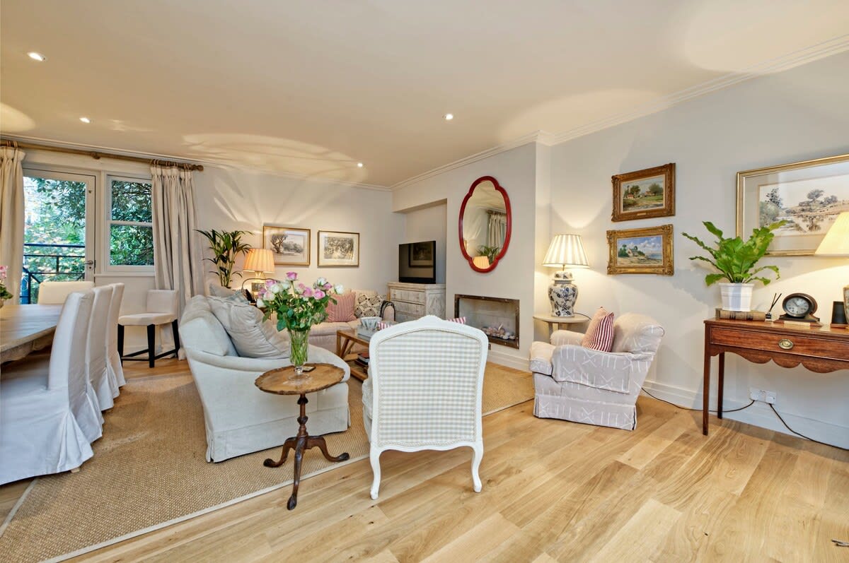 Gorgeous 4-bed House Near Museums & Hyde Park in 41 Queen's Gate Mews SW7 5QN - Property image 19 - VivreStays