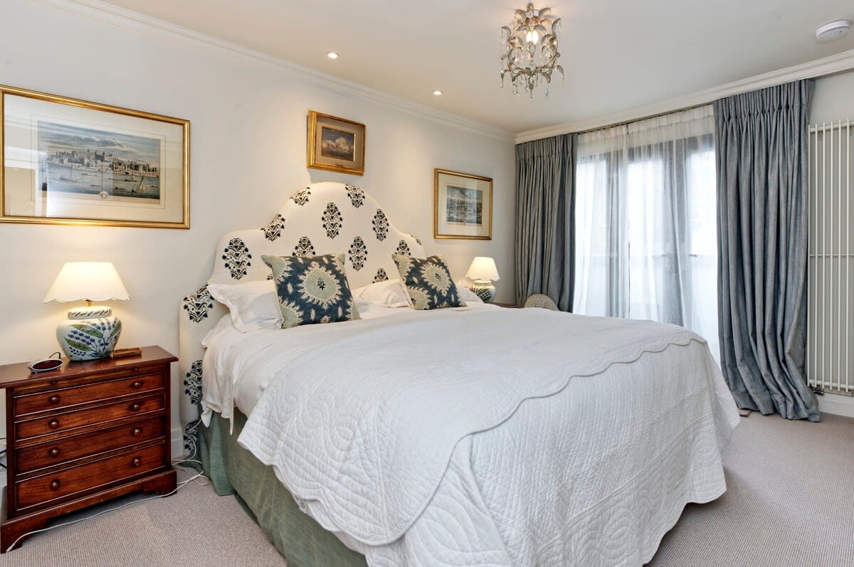 Gorgeous 4-bed House Near Museums & Hyde Park in 41 Queen's Gate Mews SW7 5QN - Property image 2 - VivreStays