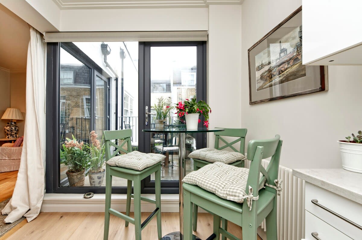 Gorgeous 4-bed House Near Museums & Hyde Park in 41 Queen's Gate Mews SW7 5QN - Property image 15 - VivreStays