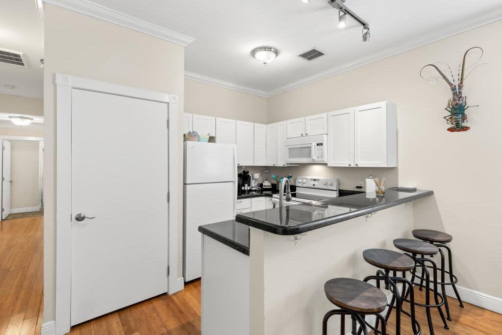 Mesa House Dos - One block from Duval St 6