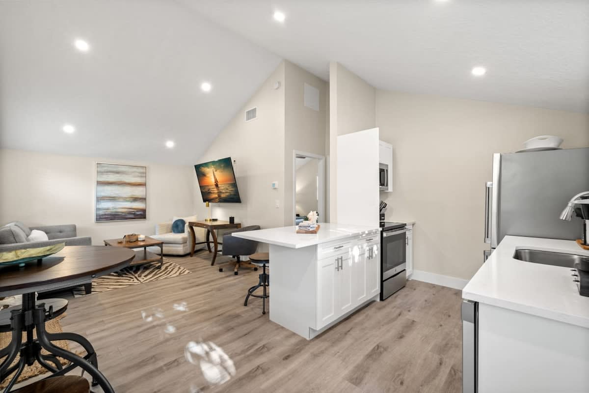 SoHo Suite by Brightwild | Steps to SoHo! — Tampa, FL — vacation rental
