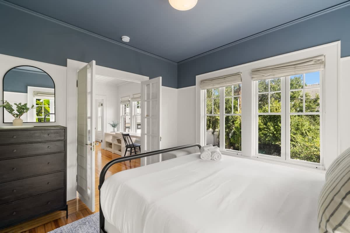 The Adaline #7 | Luxury Hyde Park Apt