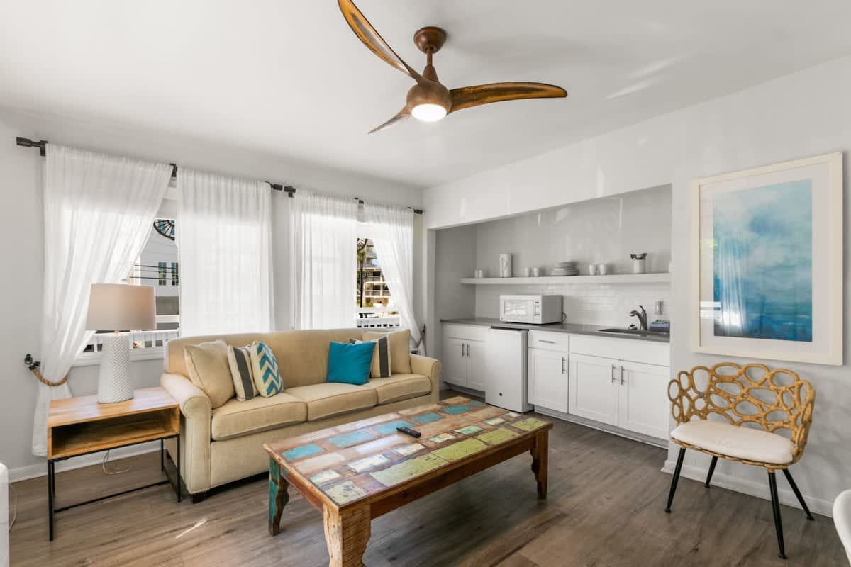 Coastal Suite - Sparkling Pool, Steps to the Beach — Clearwater, FL — vacation rental