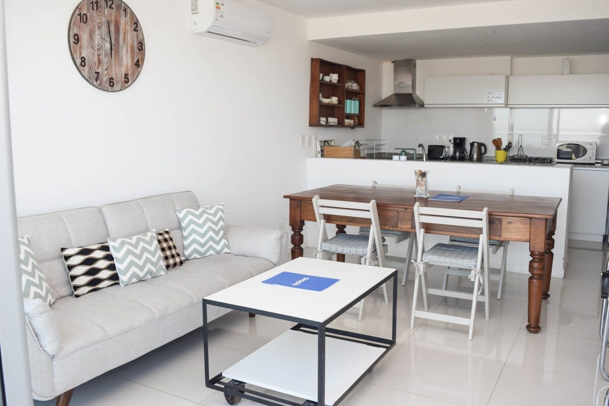 Foto principal de Departamento de 2 dormitorios con vista al mar en Punta Ballena · Uruguay