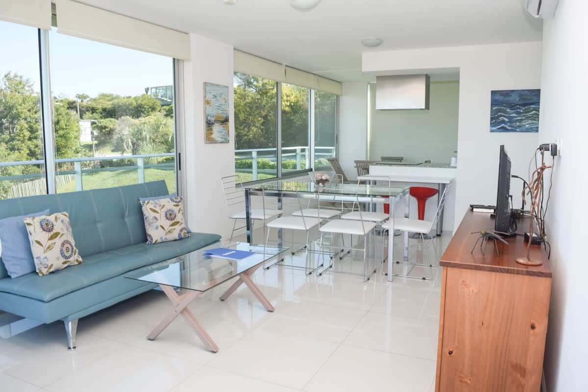Foto principal de Departamento de 2 dormitorios con vista al mar en Punta Ballena · Uruguay