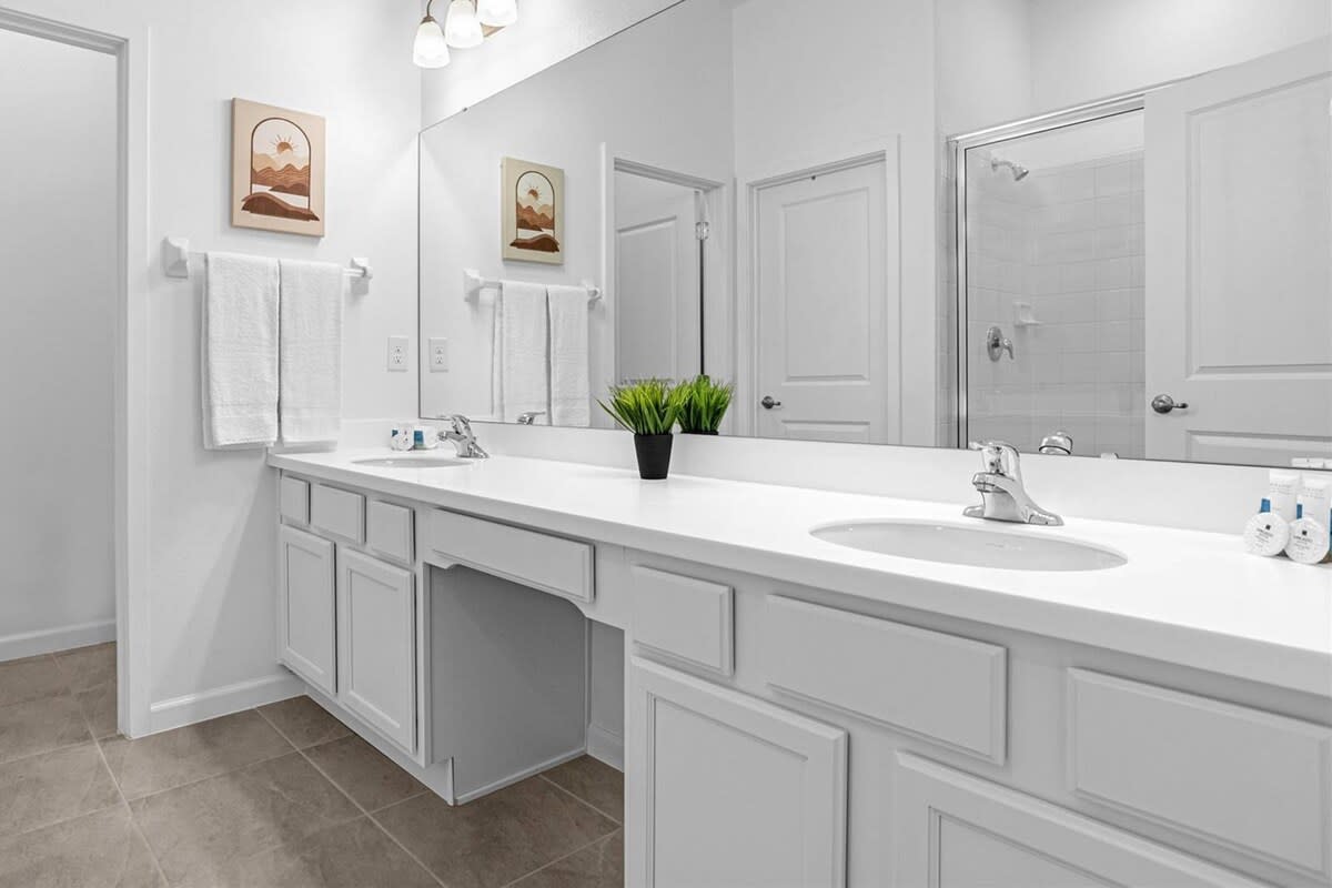 King Bedroom Ensuite with Double Vanity