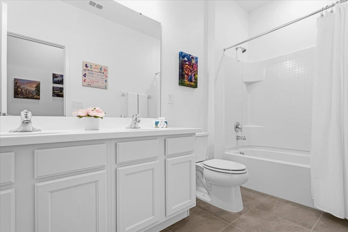 Disney Theme Room Ensuite Bathroom