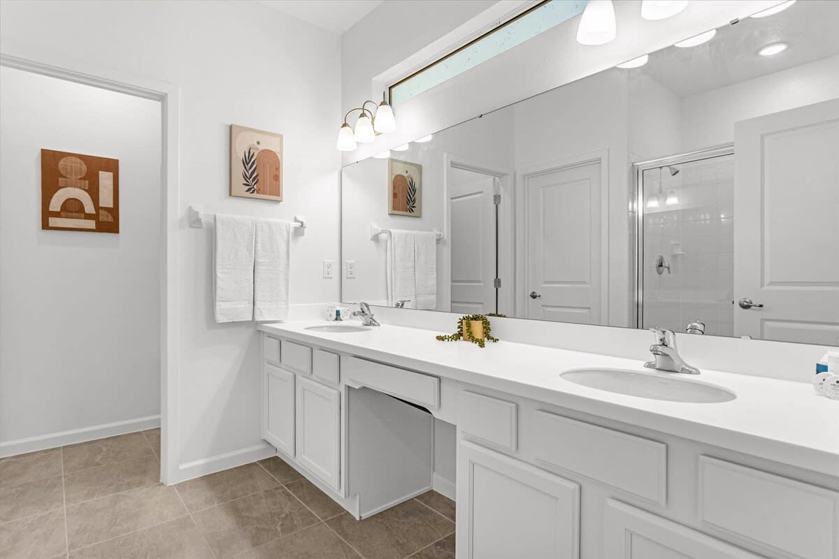 King Bedroom Ensuite with Double Vanity