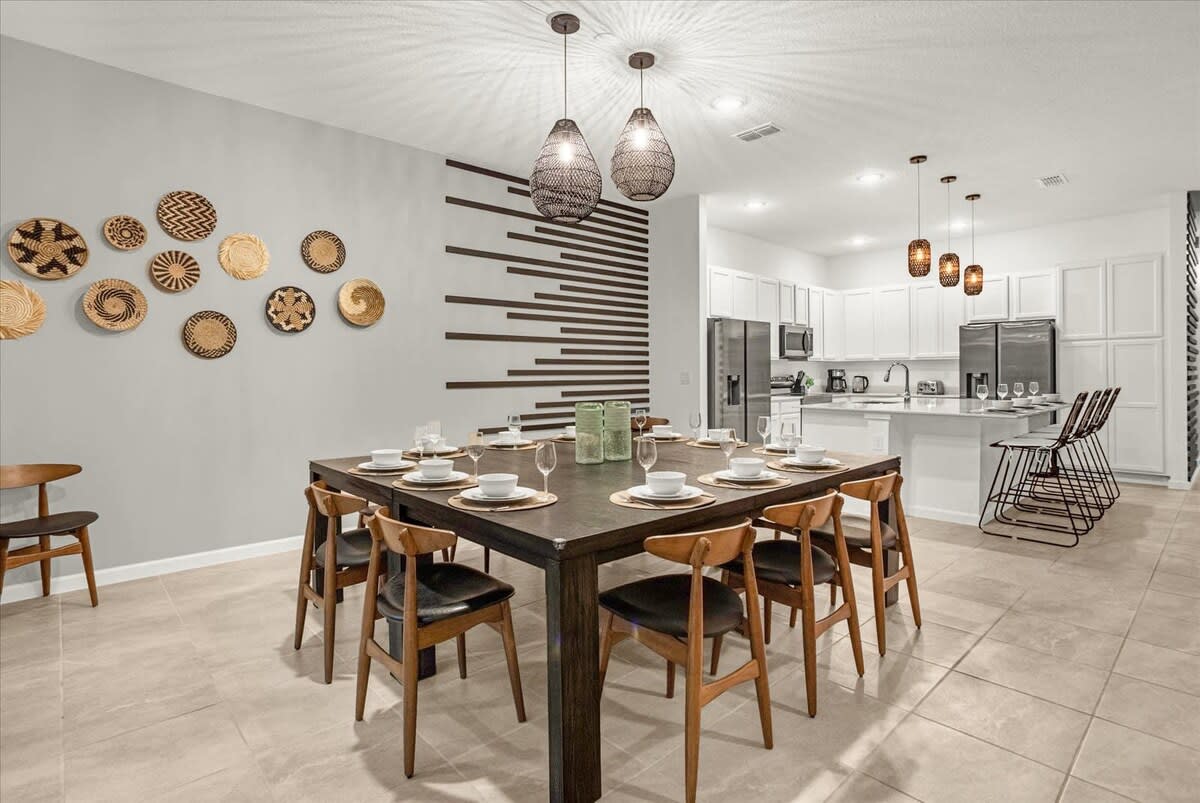 Large Capacity Dining Table