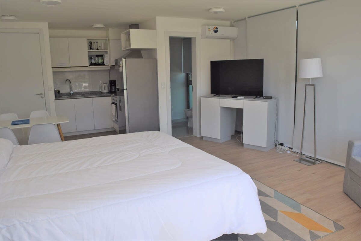 Foto principal de Hermoso monoambiente con vista al parque de depptö. en Punta Ballena · Uruguay