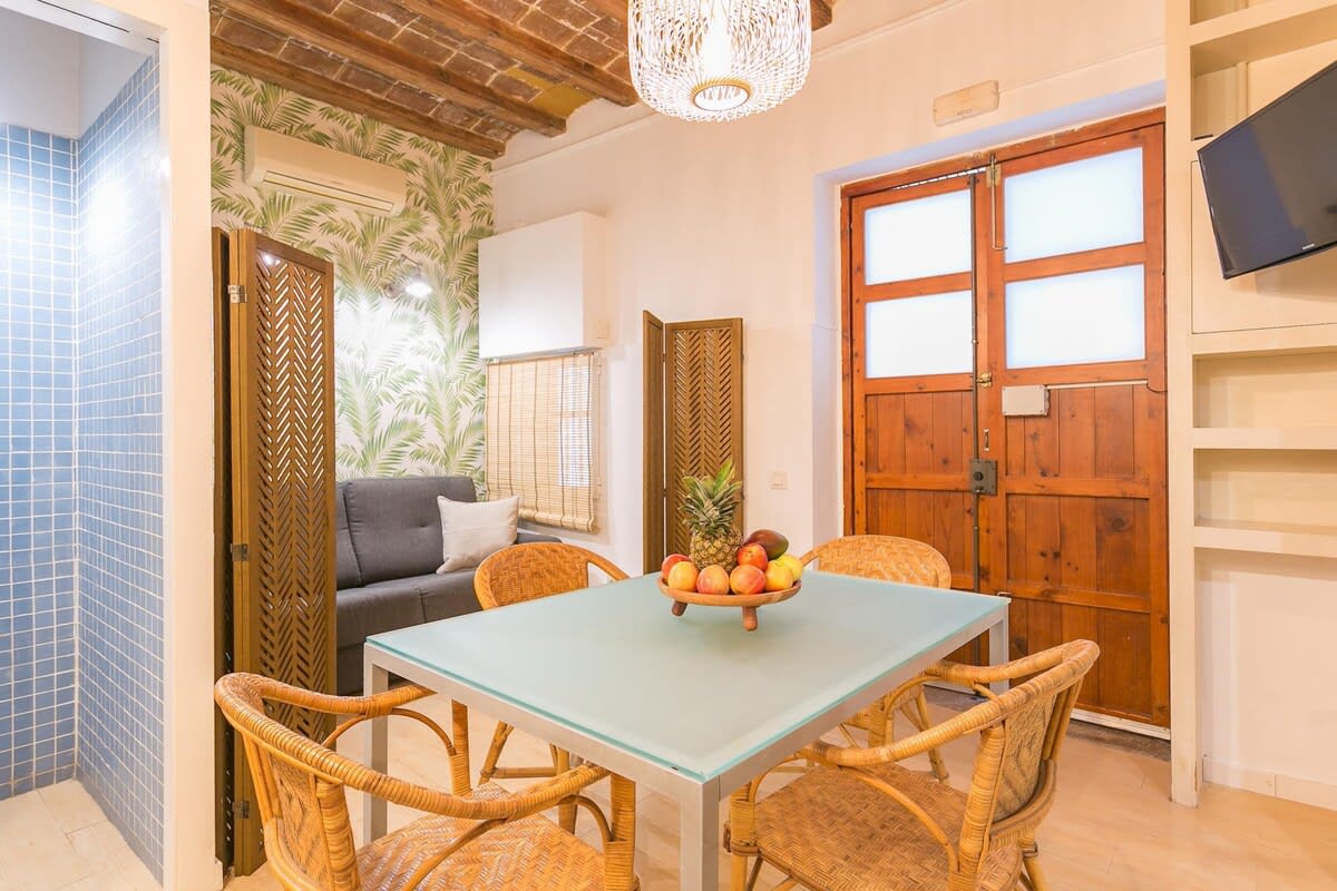 Exclusive Apartment in Barceloneta: Just a Few Steps from the Beach - Photo 1