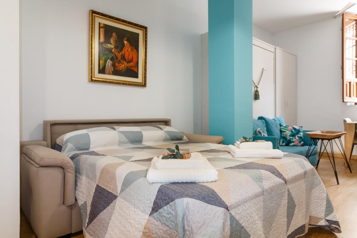 Cozy and Equipped in the Heart of Seville's Old Town