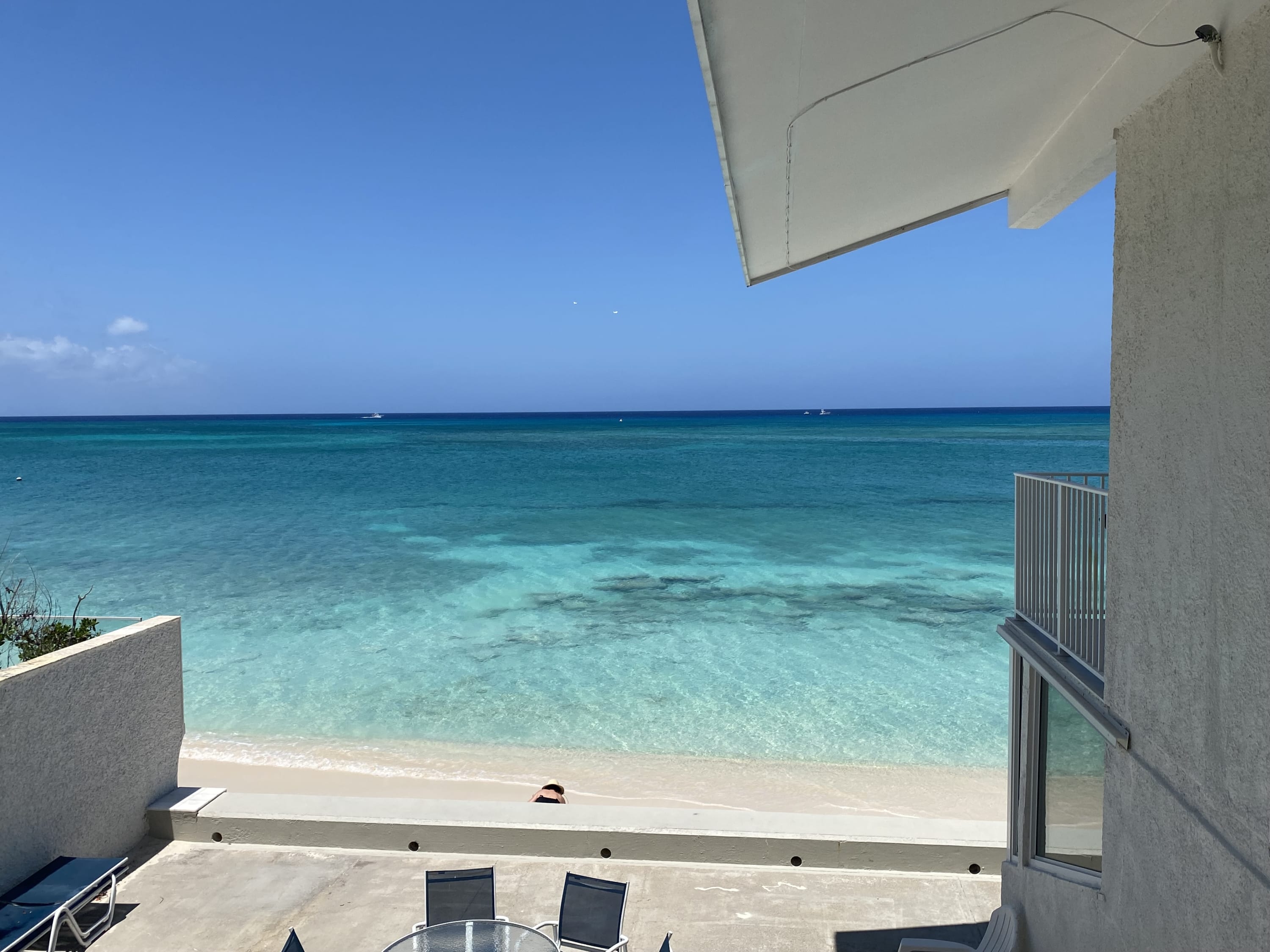 #29 Cayman Reef Resort - 7 Mile Beach — Seven Mile Beach, George Town — vacation rental