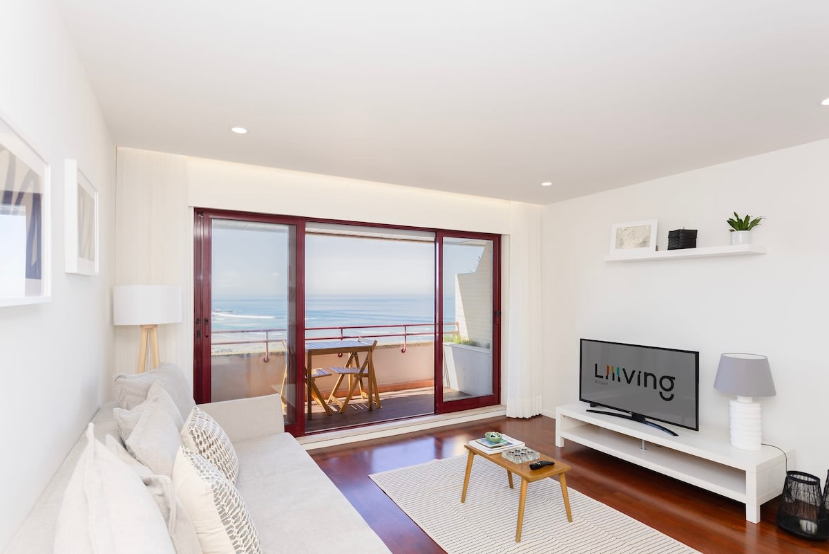Liiiving in Matosinhos - Seaside Balcony Apartment — Matosinhos, Porto — vacation rental