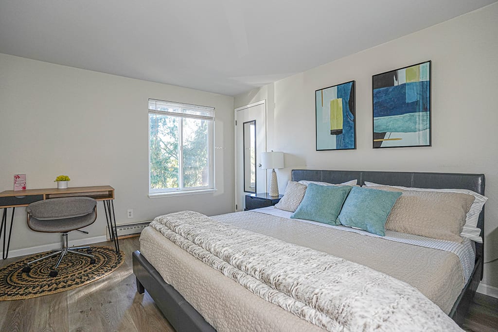 Modern & Cozy Microsoft Campus Condo with Parking