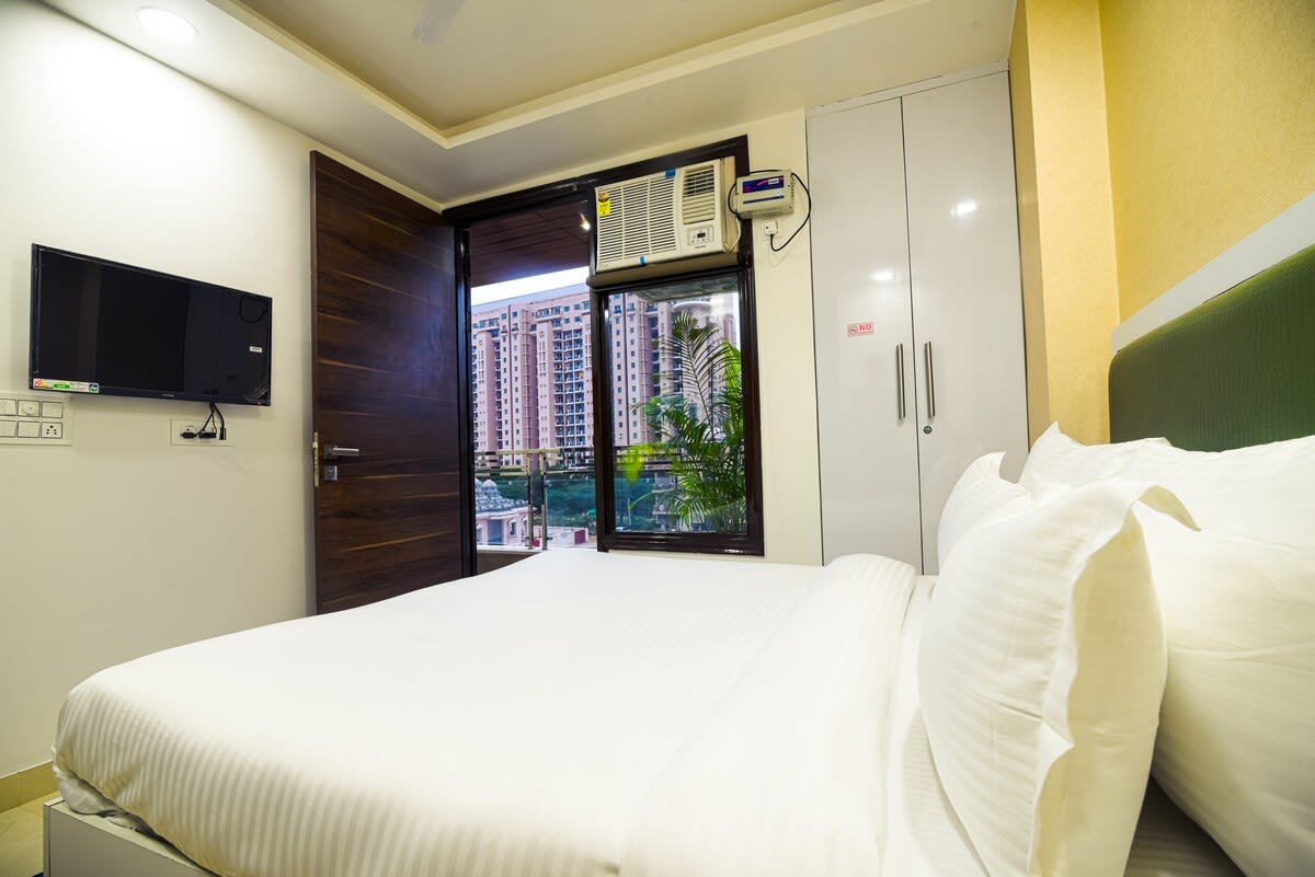 The Haan - Parfait Street
Cozy comfort awaits in this charming  bed room with beautiful outside look