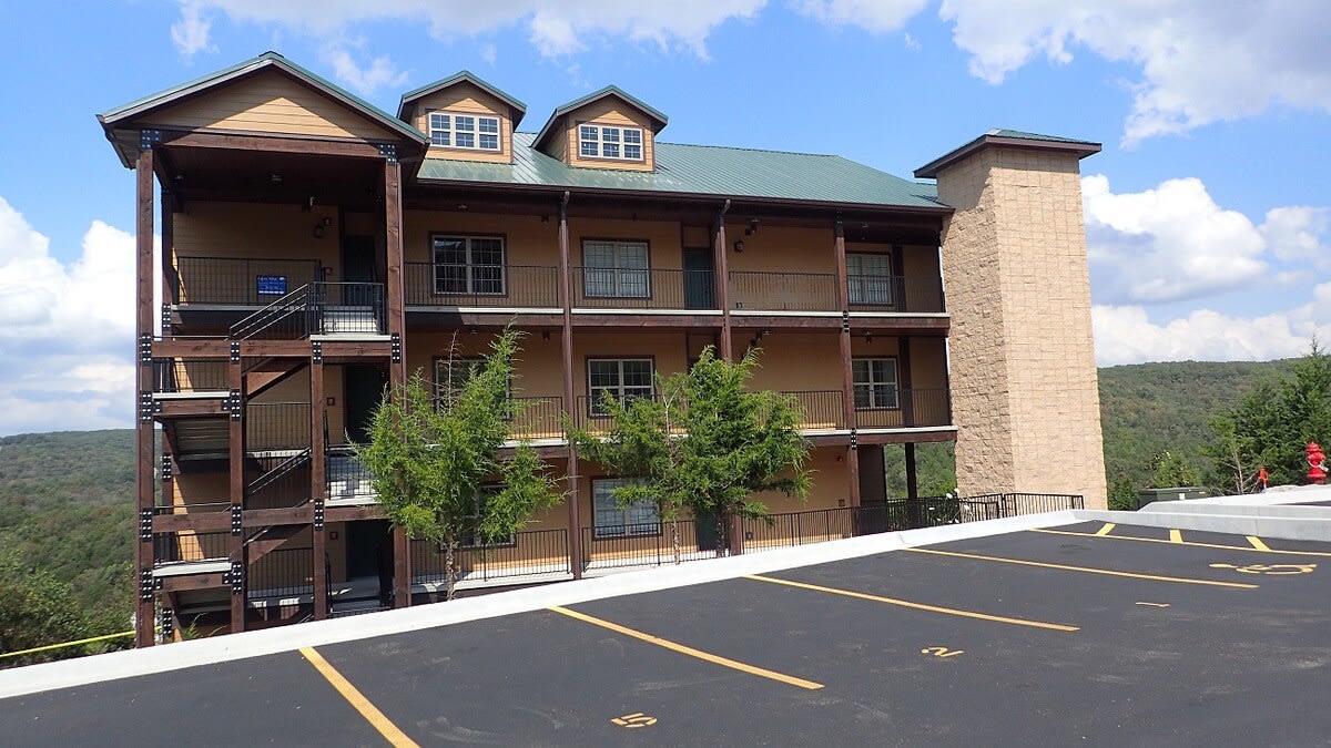 51-10 Elevator, Lake View, Indoor/Outdoor Pools w/Splash Pads, Close to SDC — Branson, MO — vacation rental