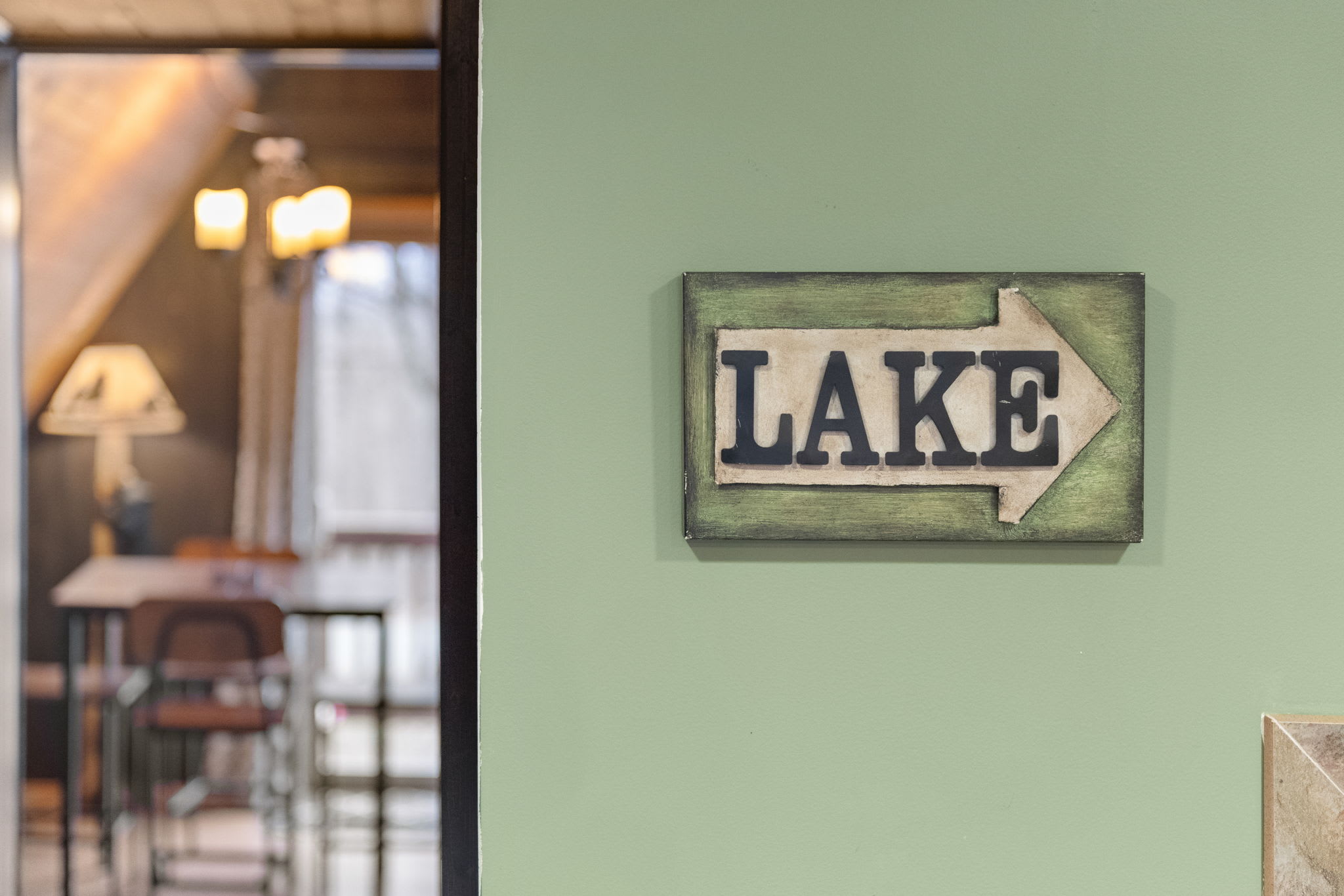 A charming lake-themed accent sign, directing guests to enjoy the nearby water activities.