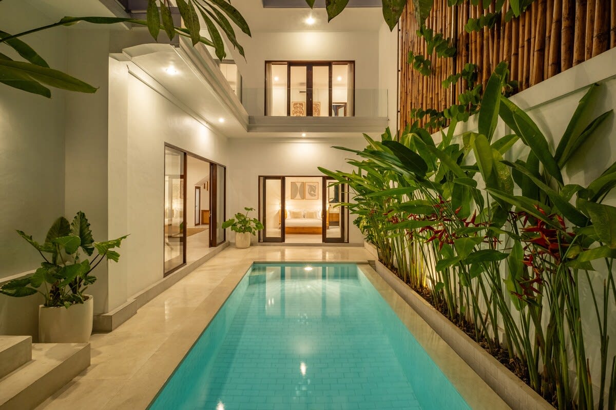 Tropical LUXURY - 3 KING BEDs w/Rooftop Lounge + WFH — Kuta Utara, Bali — vacation rental