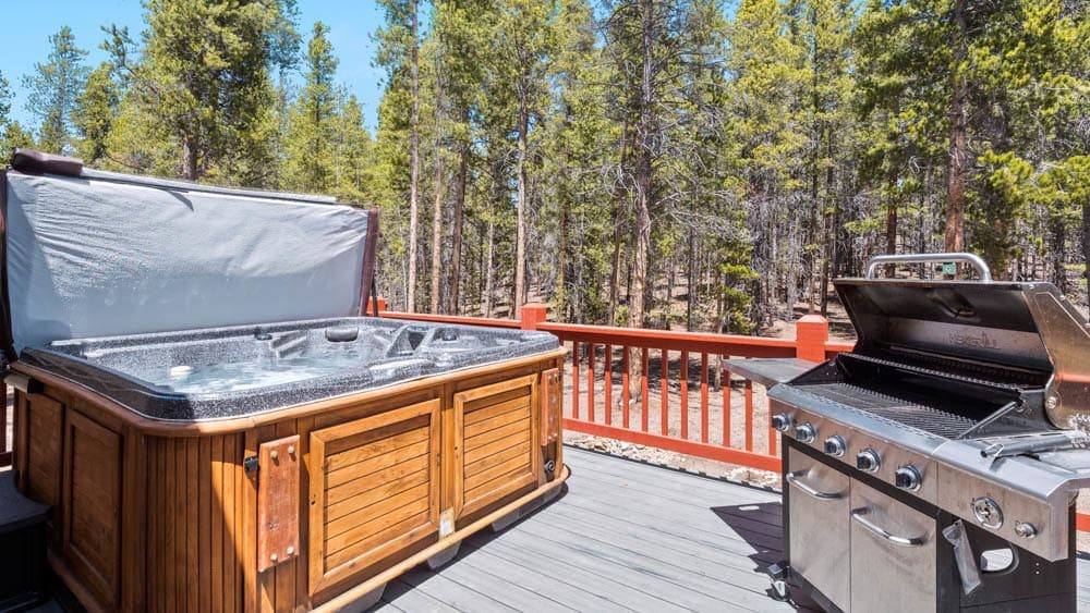 4BR Cozy Retreat - Hot Tub, Grill, Mountain Views — Leadville, CO — vacation rental